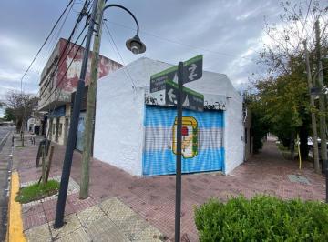 Casa · 100m² · 5 Ambientes · Dos Locales Casa a La Venta Sobre Av 202