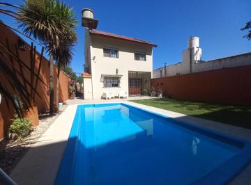 Casa · 172m² · 4 Ambientes · 3 Cocheras · Casa en Lomas de Zamora Oeste con 3 Dorm.