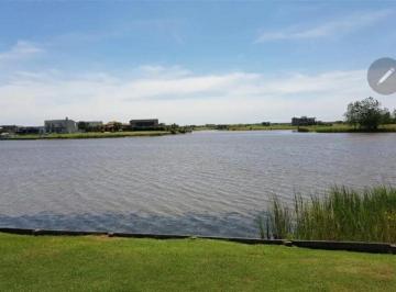 Terreno · 901m² · Barrio El Cantón, Lote Al Agua.