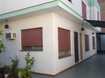 PH · 113m² · 5 Ambientes · 2 Cocheras · PH Interno Tipo Casa de 4 Dorm. con Cochera Para Varios Autos y Patio.