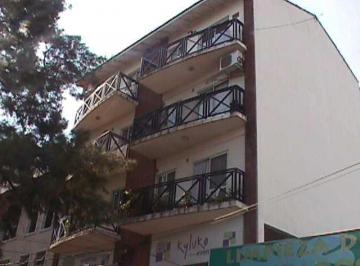 Departamento · 35m² · 2 Ambientes · En Alquiler en Ciudad Jardin Hermoso Depto en 2do Piso Al Frente de 1 Dormitorio con Placard, Cocina