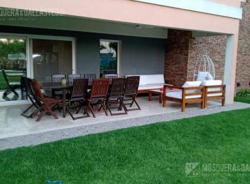 Casa · 345m² · 6 Ambientes · 1 Cochera · Casa - San Sebastián