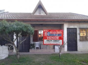 Casa · 120m² · 5 Ambientes · 1 Cochera · Casa Venta Cuatro Dorm. Ituzaingo