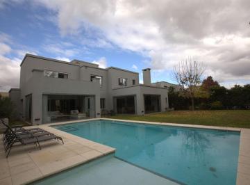Casa de 6 ambientes, San Miguel · Casa en Venta en Barrio Buenos Aires Village, Bella Vista.