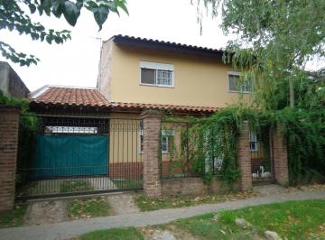 Casa de 4 ambientes, Almirante Brown · Venta de Casa en Longchamps Tipo Chalet 2 Plantas + Departamento Al Fondo