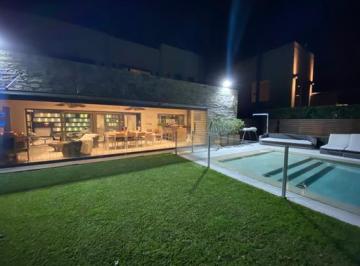 Casa · 400m² · 6 Ambientes · 2 Cocheras · Santilli - Adrogue Chico Barrio Privado
