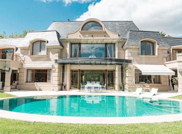 Casa · 708m² · 5 Ambientes · 2 Cocheras · Casa Premium en Doble Lote - St. Thomas Sur