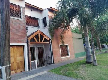 Casa · 140m² · 5 Ambientes · 1 Cochera · Casa 5 Amb + Parque + Garage Pasante + Quincho. Venta Quilmes Oeste
