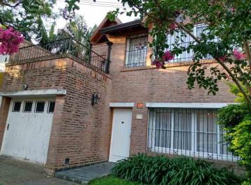 Casa · 220m² · 5 Ambientes · 1 Cochera · Casa 5amb + Parque + Cochera. Don Bosco