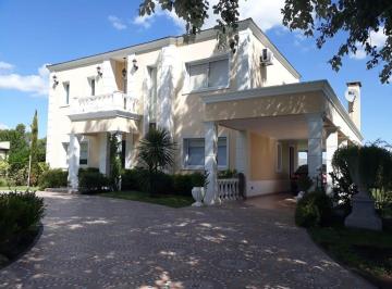 Casa · 300m² · 4 Ambientes · 1 Cochera · Cardales Villas