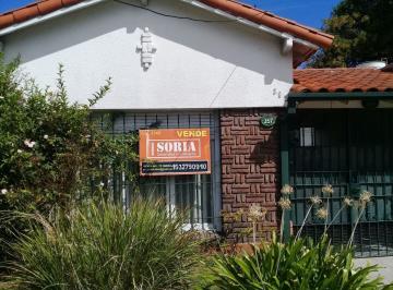 Casa de 4 ambientes, Lomas de Zamora · Chalet de 3 Dorm., Quincho y Cochera Pasante
