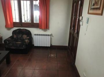 Terreno · 130m² · 2 Cocheras · Casa de 4 Ambientes Sobre 476 m² de Terreno en Venta, Ramos Mejía