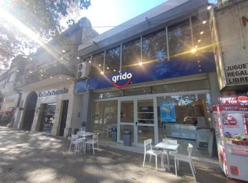 Local comercial · 200m² · Local Comercial. Frente Vidriado. Doble Planta Av San Martin