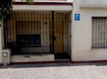 Casa · 220m² · 3 Ambientes · Se Vende en Casa en Lanús Este. Se Aceptan Ofertas, Urgente por Viaje!