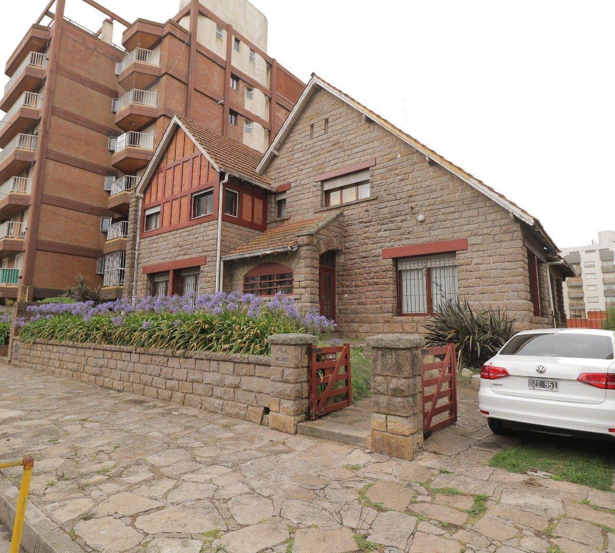 Chalet marplatense diseñado por Amancio Williams -famoso por la casa del puente-