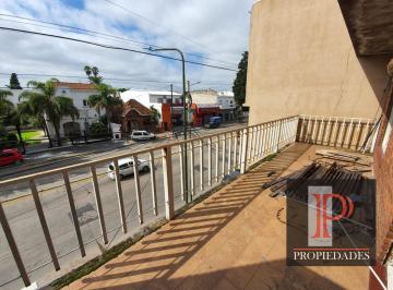 PH · 117m² · 4 Ambientes · Departamento a Reciclar en Primer Piso con Gran Terraza 300 m² Totales