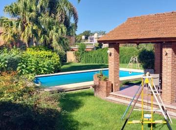 Casa · 550m² · 8 Ambientes · 3 Cocheras · Venta Casa de 7 Dorm., Jardín, Piscina - Funes