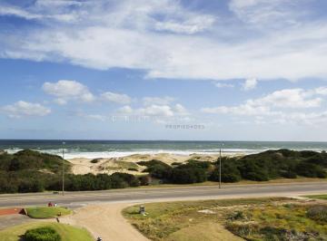 Foto1 · Hermoso Triplex en Venta en Aguas Azules, Punta del Este.