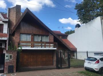 FRENTE · Casa en Venta 5 Ambientes en Adrogue con Pileta