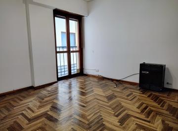 Departamento de 3 ambientes, Floresta · San Nicolás 259 * Baño Completo y Lavadero Cubierto - Cochera Fija Cubierta