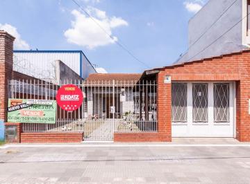 Casa Venta 503m² de 4 ambientes · Casa de 4 Amb. - Jardín, Garage, Fondo Libre C/pileta y Quincho