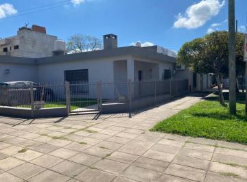 Casa · 167m² · 3 Dormitorios · 2 Cocheras · Casa - Esc. - Centro