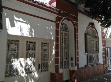 Casa · 193m² · 5 Ambientes · 3 Cocheras · Venta Casa 3 Dorm., Garage, Quincho. Barrio Agote