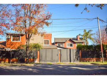 Casa · 267m² · 7 Ambientes · 4 Cocheras · Venta Casa Fisherton!