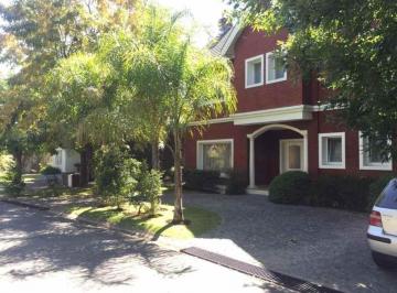 Casa · 380m² · 5 Ambientes · 1 Cochera · Los Ombues de Hudson