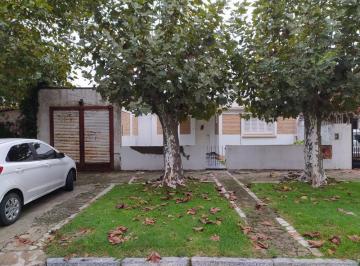 Casa · 118m² · 3 Ambientes · Casa de 2 Dorm. Sobre Gran Lote. - Banfield Este