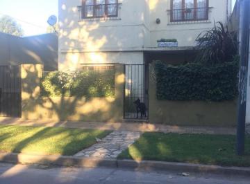 Casa de 5 ambientes, Hurlingham · Casa en Dos Plantas con Piscina y Parque. Bolivar Casi Argerich, Parque Johnston