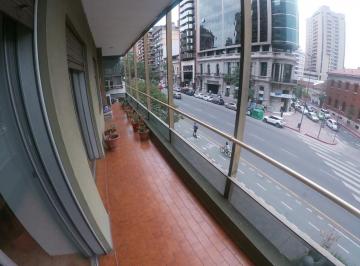 Foto · Piso Hipolito Yrigoyen con Balcón y Cochera