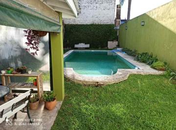 Casa · 200m² · 4 Ambientes · 1 Cochera · Chalet en Venta en Ramos Mejia Sur