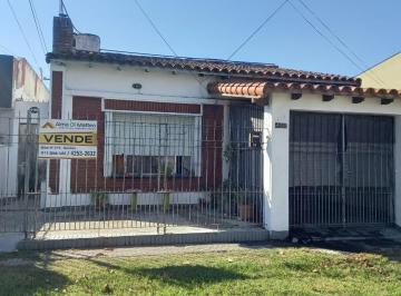 Casa · 120m² · 5 Ambientes · 1 Cochera · Casa Al Frente 3 Amb + PH Atras 3 Amb.