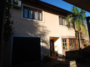 Casa · 138m² · 7 Ambientes · 2 Cocheras · Excelente Chalet - Adrogue - Toma Casa en La Zona por 40% del Valor