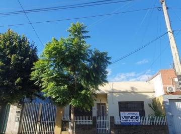 Casa · 100m² · 3 Ambientes · 3 Cocheras · Casa 3 Amb. Tipo Americana, muy Buena Ubicacion