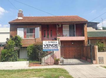 Casa · 180m² · 5 Ambientes · 2 Cocheras · Excelente Chalet en 2 Plantas de 5 Amb.