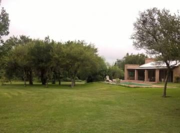 Casa · 400m² · 7 Ambientes · Importante Casa en Venta en Falda del Carmen, Frente Country Estacion del Carmen.