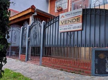 Casa · 155m² · 5 Ambientes · 2 Cocheras · Retasado. Chalet de 5 Ambientes.