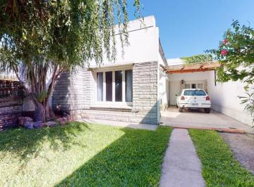 Casa · 110m² · 4 Ambientes · 1 Cochera · Casa - Ensenada