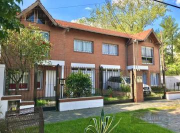 Casa · 119m² · 3 Dormitorios · 2 Cocheras · Alquiler en Adrogue