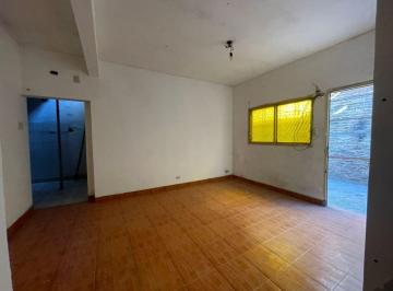 PH de 2 ambientes, Quilmes · PH 3 Ambientes - Al Medio del Terreno - Bajamos El Precio