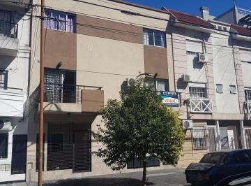 PH de 2 ambientes, Mataderos · PH 2 Ambientes Al Frente Pb Entrada Independiente
