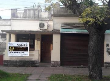 Casa · 210m² · 6 Ambientes · Belgrano 3125 - 2 Casas 3 Amb + Local - Lote 210 m - Caseros - Vende