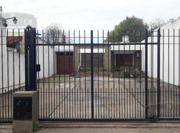 Casa · 128m² · 2 Dormitorios · 2 Cocheras · Casa - Llavallol