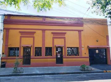 Casa · 314m² · 5 Ambientes · 1 Cochera · Casa - Olivos - Vias/maipu