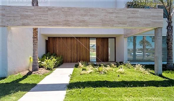 Casa · 430m² · 10 Ambientes · 2 Cocheras
