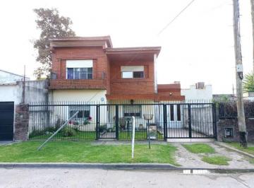 Casa de 8 ambientes, Ituzaingó · Casa Para 2 Familias en Venta en Ituzaingo Norte