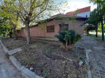 Casa · 130m² · 4 Ambientes · 1 Cochera · Chalet en Venta en Ituzaingo Sur