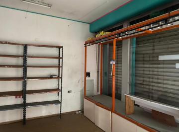 CHALET CON LOCAL FRENTE ESTACION FERROCARRIL DE JOSE MARMOL. 
LOTE IRREGULAR DE  · Chalet con Local Comercial en Jose Marmol